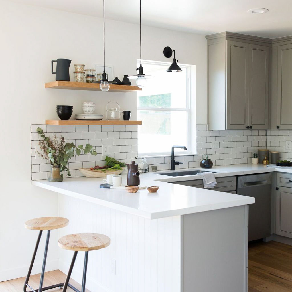 Shining Above: Pendant Lights for Your Kitchen Island