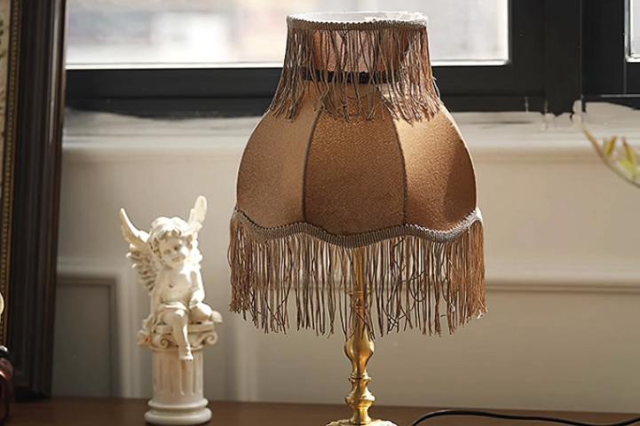 Vintage Charm: Brass Retro Table Lamp