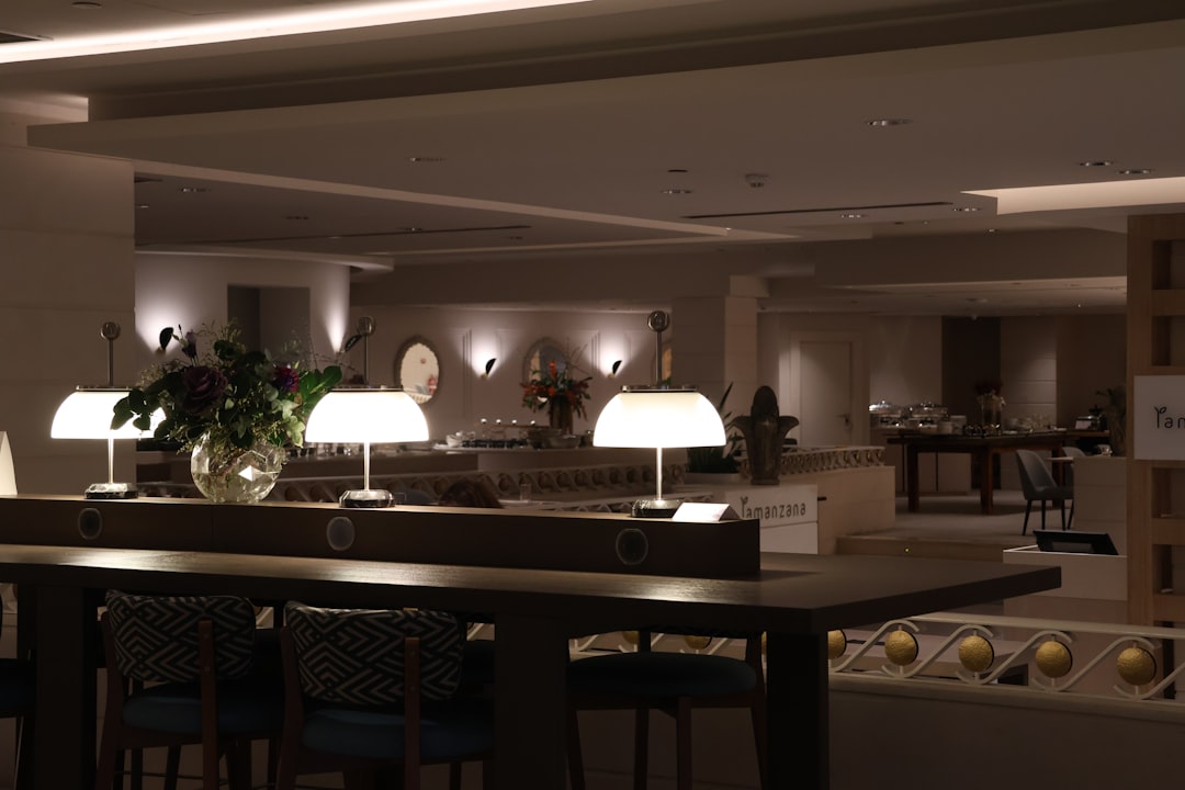Photo Rechargeable cordless table lamp